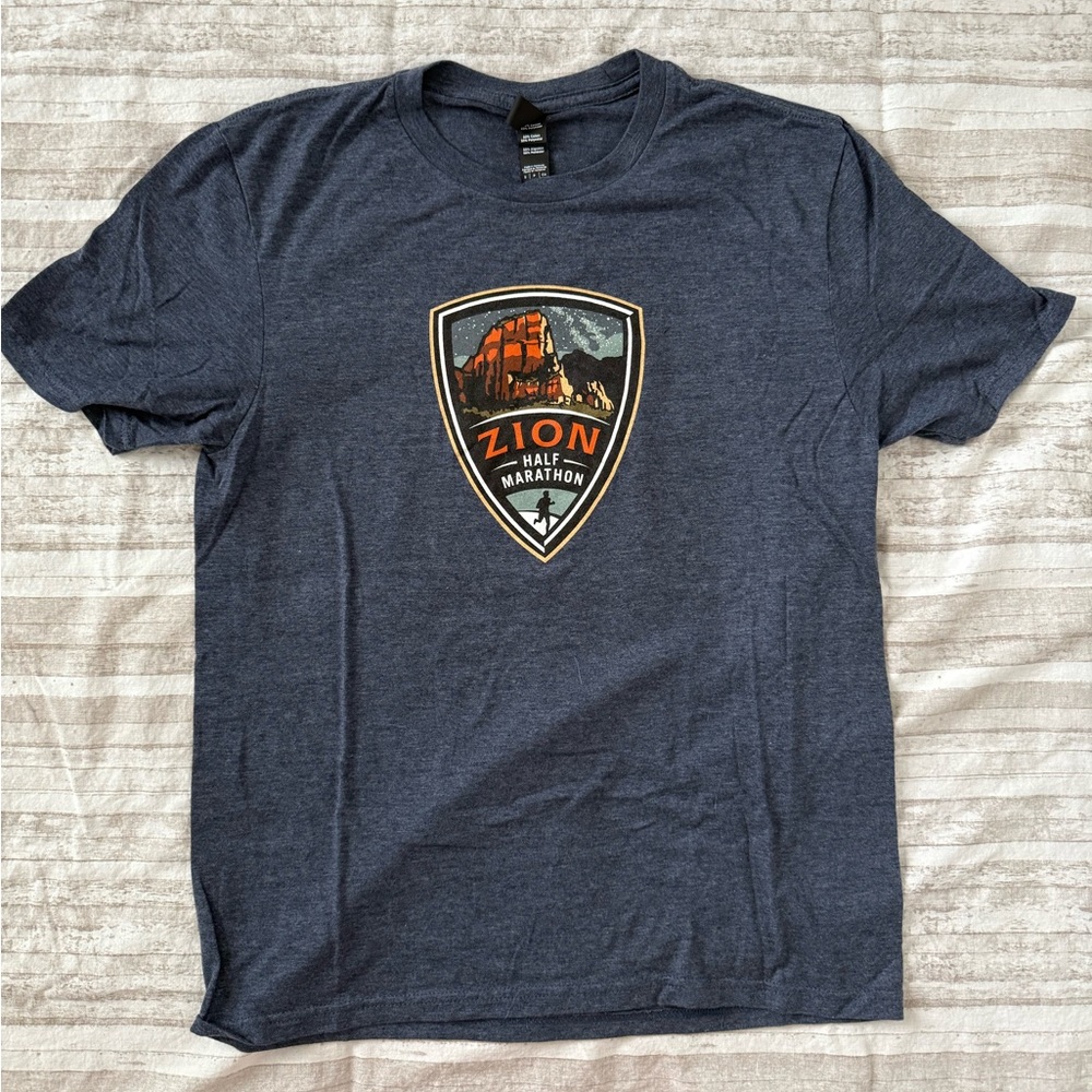 💪🏻 Vacation Races Navy Heather Zion At Night 2022 Race Tee Small (unisex)